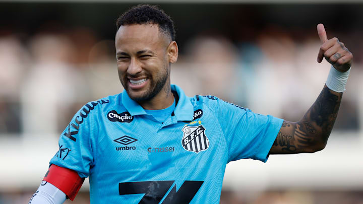 El delantero brasileño Neymar Junior milita actualmente en el Santos FC de Brasil y su contrato culmina el próximo 30 de junio. El delantero brasileño Neymar Junior milita actualmente en el Santos FC de Brasil y su contrato culmina el próximo 30 de junio.