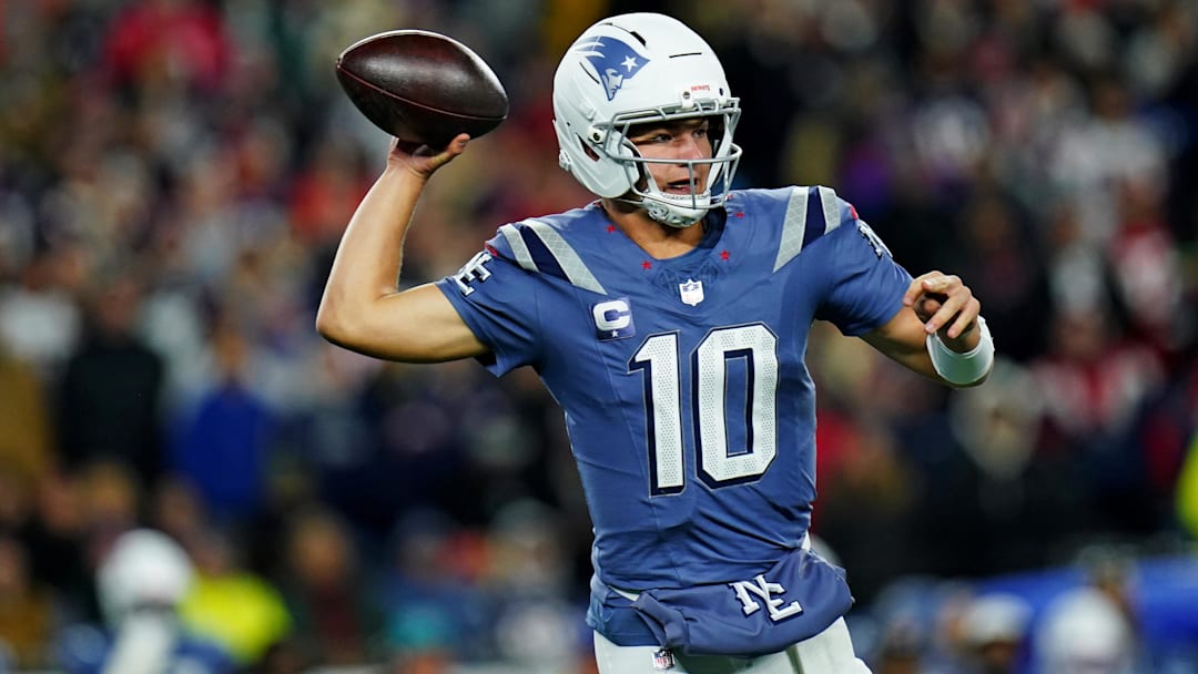 Nov 13, 2025; Foxborough, Massachusetts, USA; New England Patriots quarterback Drake Maye (10) makes a pass during the first half against the New York Jets at Gillette Stadium. Mandatory Credit: David Butler II-Imagn Images Nov 13, 2025; Foxborough, Massachusetts, USA; New England Patriots quarterback Drake Maye (10) makes a pass during the first half against the New York Jets at Gillette Stadium. Mandatory Credit: David Butler II-Imagn Images