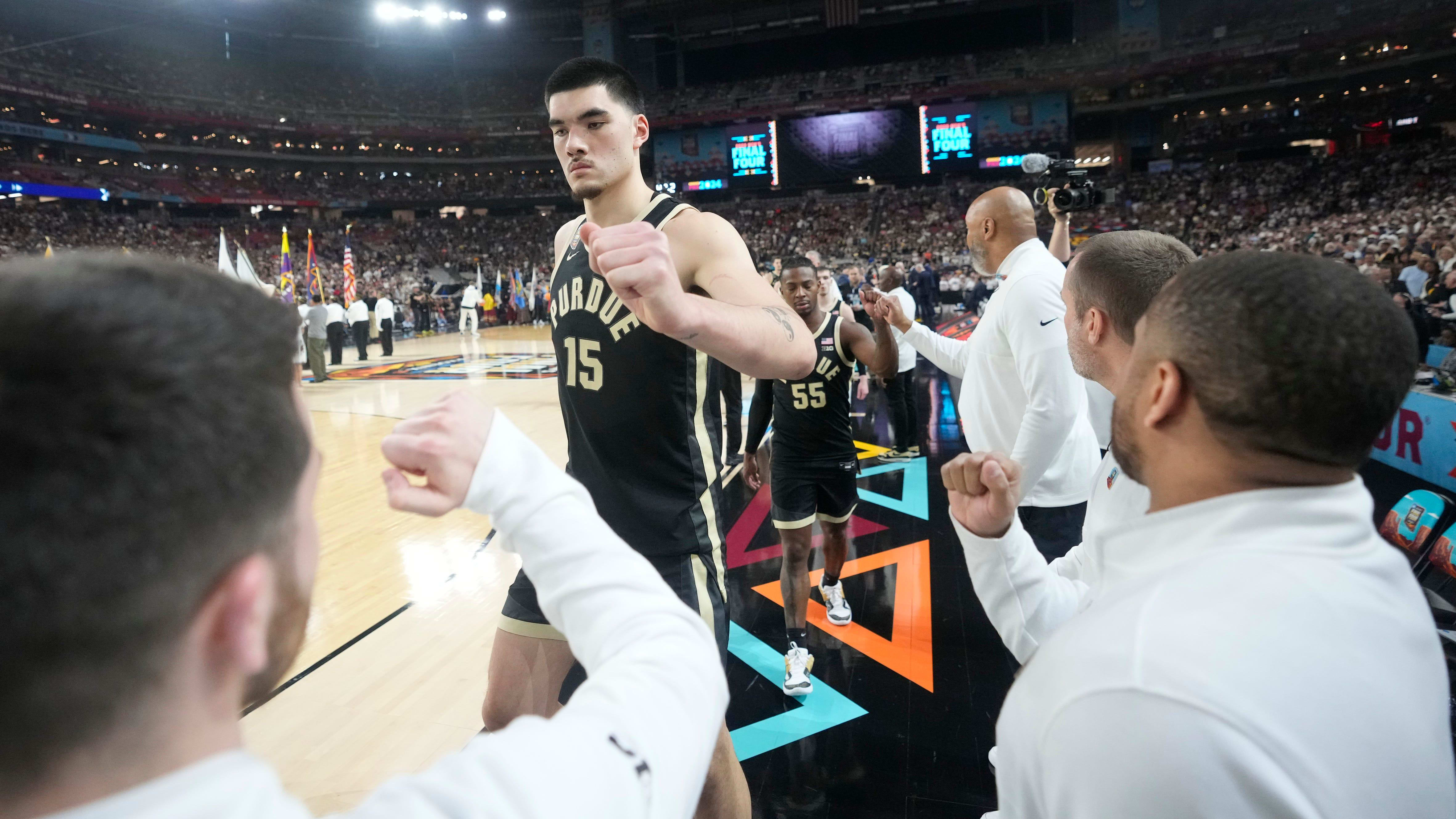 Purdue Boilermakers center Zach Edey (15) high-fives coaches during the Men's NCAA national