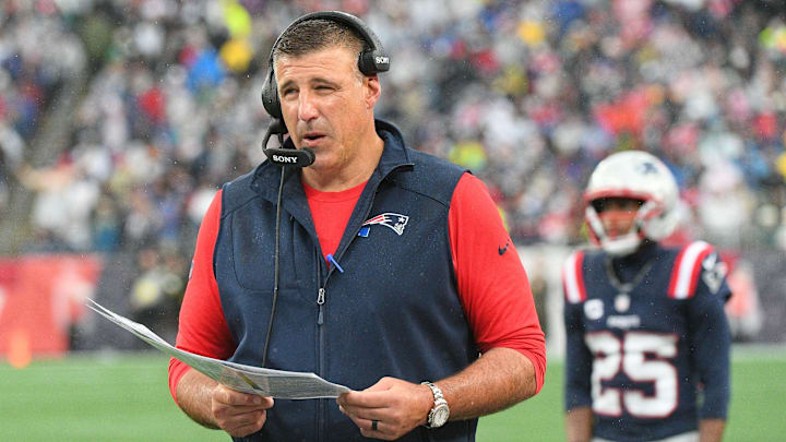 Mike Vrabel lost his first game as the Patriots head coach as New England fell at home to the Raiders, 20-13, on Sunday.