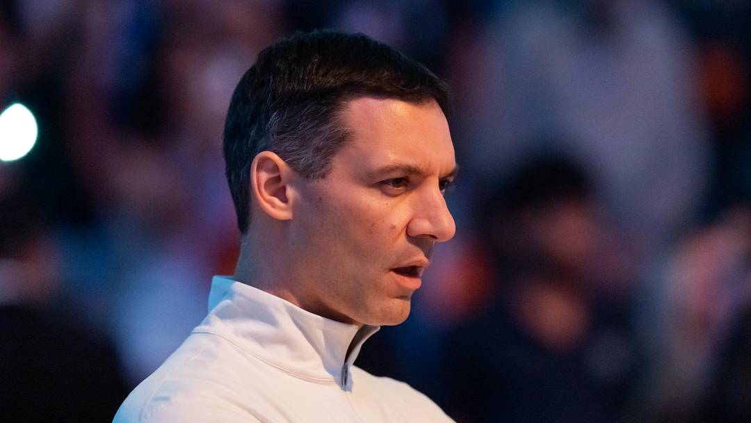 Apr 27, 2026; Phoenix, Arizona, USA; Oklahoma City Thunder head coach Mark Daigneault against the Phoenix Suns during game four of the first round of the 2026 NBA Playoffs at Mortgage Matchup Center. Mandatory Credit: Mark J. Rebilas-Imagn Images
