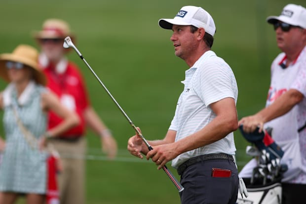 Harris English chips on the first hole during the first round of the 2025 Tour Championship.