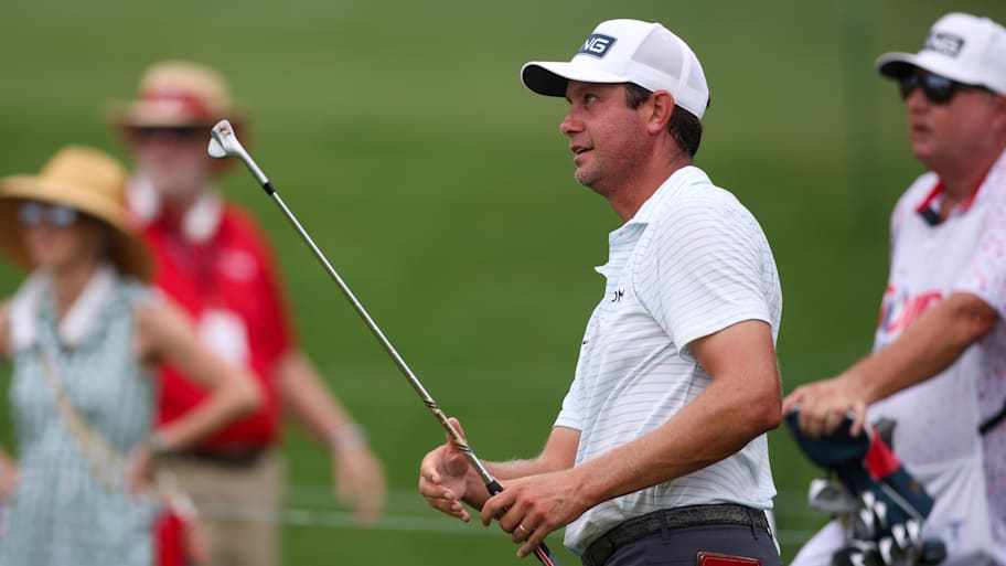 Harris English chips on the first hole during the first round of the 2025 Tour Championship.