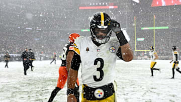 Pittsburgh Steelers v Cleveland Browns