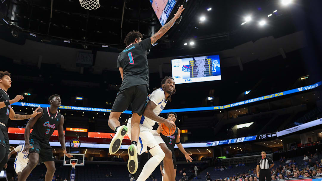 Florida Atlantic transfer big man Devin Williams has heard from numerous teams, including Syracuse basketball.