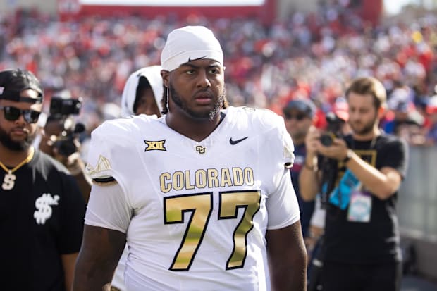 Oct 19, 2024; Tucson, Arizona, USA; Colorado Buffalos offensive tackle Jordan Seaton (77) against the Arizona Wildcats at Ari