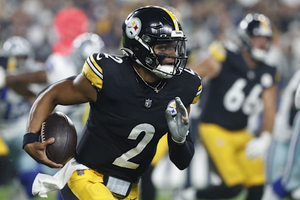 Pittsburgh Steelers quarterback Justin Fields