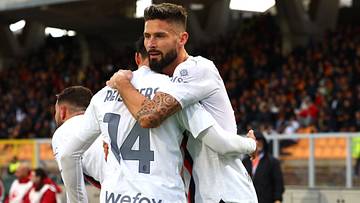Giroud abbraccia Reijnders Giroud abbraccia Reijnders