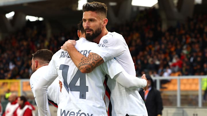 Giroud abbraccia Reijnders Giroud abbraccia Reijnders