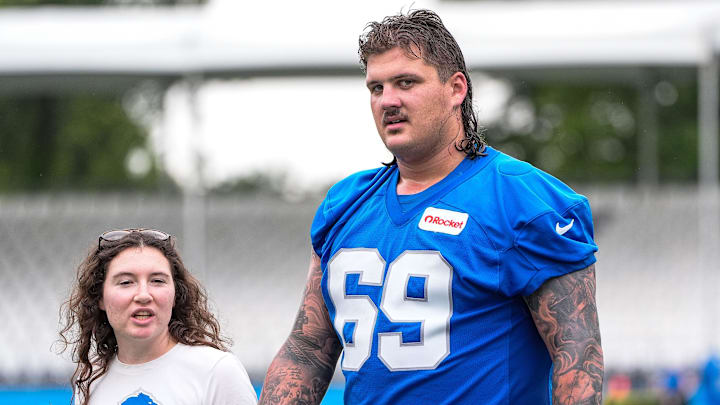 BREAKING NEWS: The Detroit Lions' offense impressed in their game against the Baltimore Ravens, but it was a rookie who stole the show. According to Pro Football Focus (PFF), the young prospect earned the highest grade among his teammates, even outscoring some of the veterans. -t