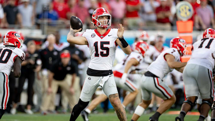 Georgia quarterback Carson Beck (15) throws the ball during the second half his team's 2023 game against Florida at Everbank Stadium in Jacksonville, Fla.