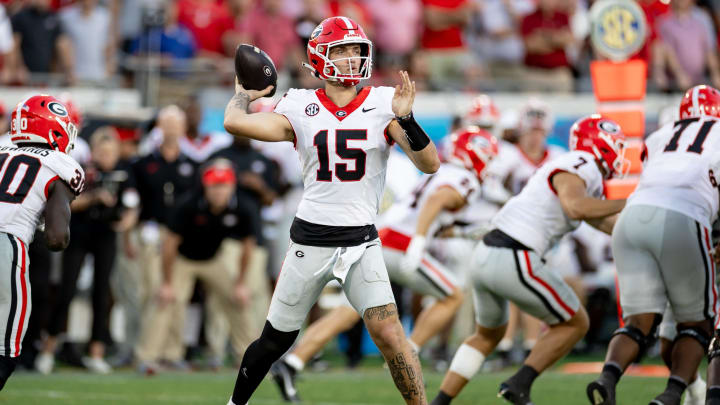 Georgia quarterback Carson Beck (15) throws the ball during the second half his team's 2023 game against Florida at Everbank Stadium in Jacksonville, Fla.