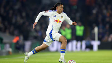 Isaac Schmidt im Trikot von Leeds United. Bald könnte er für Werder Bremen auflaufen