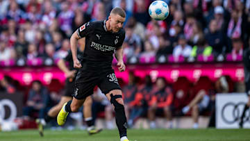 Nico Elvedi musste gegen den FC Bayern zur Pause raus.