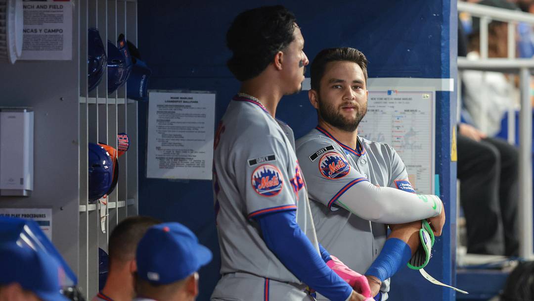 May 23, 2026; Miami, Florida, USA; New York Mets shortstop Bo Bichette (19) speaks to first baseman Mark Vientos (27) after this at bat against the Miami Marlins during the sixth inning at loanDepot Park. Mandatory Credit: Sam Navarro-Imagn Images