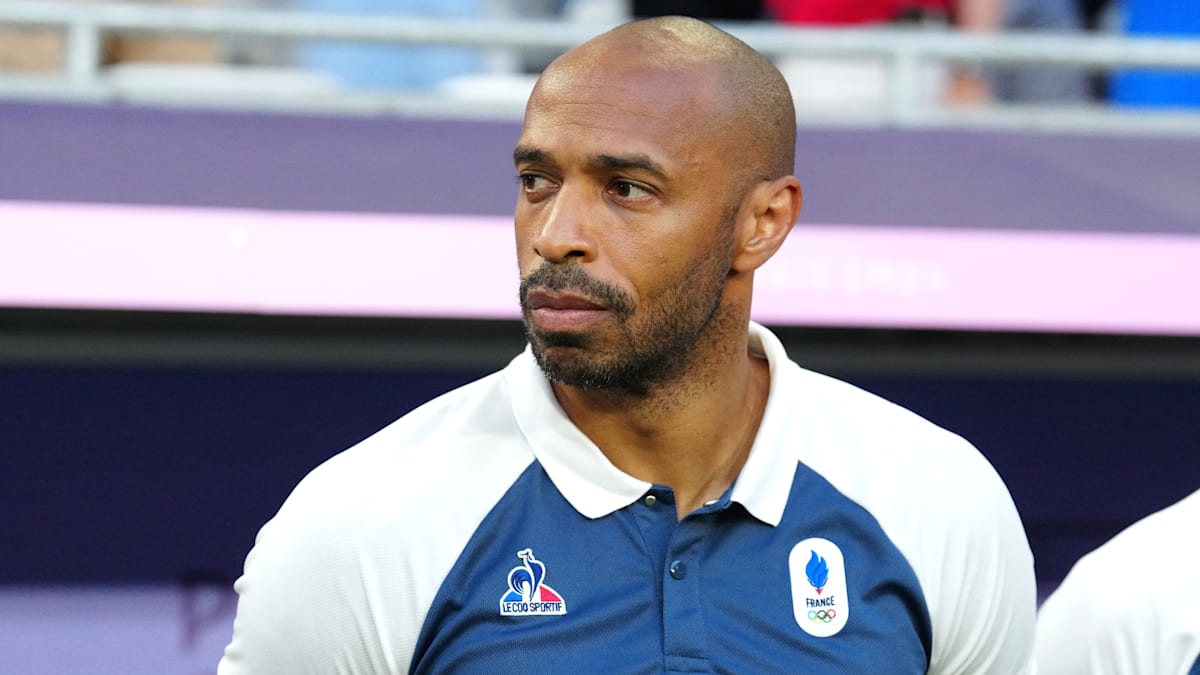 J.O de Paris 2024 Pourquoi les Bleus portent un maillot Nike et Thierry Henry une tenue Le Coq Sportif