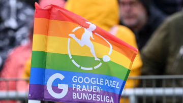 Die Fahne der Google Pixel Frauen-Bundesliga. 