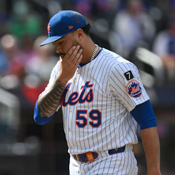 Sep 21, 2025; New York City, New York, USA; New York Mets pitcher Sean Manaea (21) reacts as he exits the game against the Washington Nationals during the fourth inning at Citi Field. Mandatory Credit: John Jones-Imagn Images