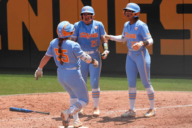 Tennessee utility Ella Dodge (25) and Tennessee outfielder Kinsey Fiedler (27) celebrate Tennessee outfielder Gabby Leach's.