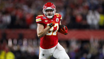 Travis Kelce juega como ala cerrada y debutó en la NFL en el 2013