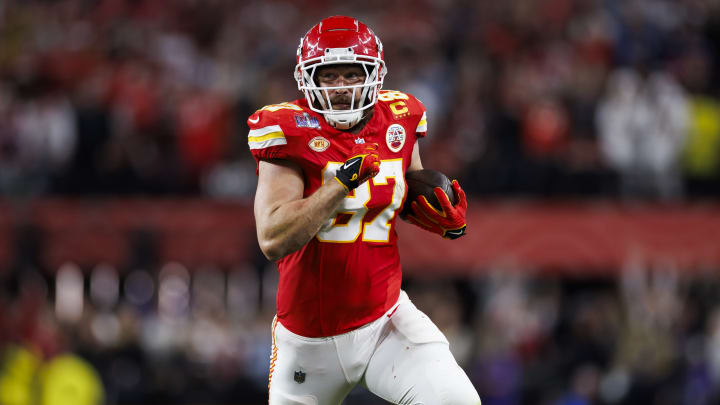 Travis Kelce juega como ala cerrada y debutó en la NFL en el 2013