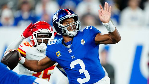 New York Giants quarterback Russell Wilson passes to a teammate before Kansas City Chiefs cornerback Jaylen Watson