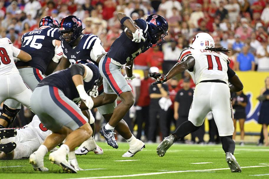 Mississippi running back Kewan Lacy carries the ball against Louisville on Sunday.