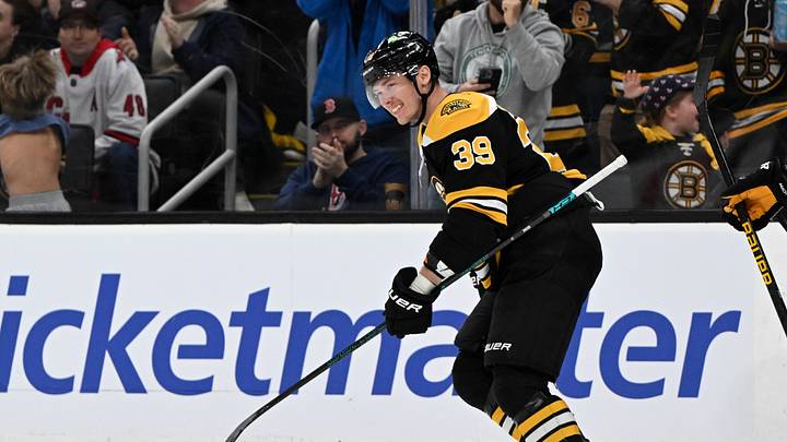 Carolina Hurricanes v Boston Bruins