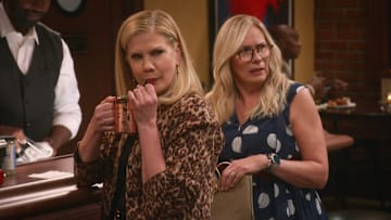 Leanne. (L to R) Kristen Johnston as Carol and Leanne Morgan in Episode #103 of Leanne