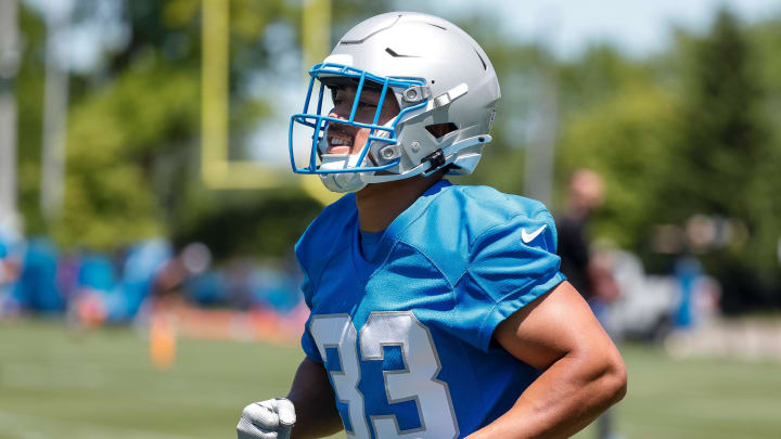 Detroit Lions running back Sione Vaki (33).