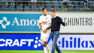 Vuskovic and his Westerlo manager, Timmy Simons - SOCCER JPL DAY4 KAA GENT VS KVC WESTERLO