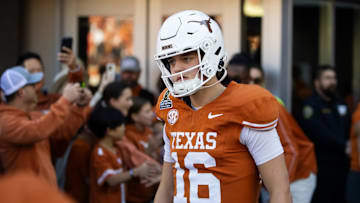 Texas Longhorns quarterback Arch Manning (16) 