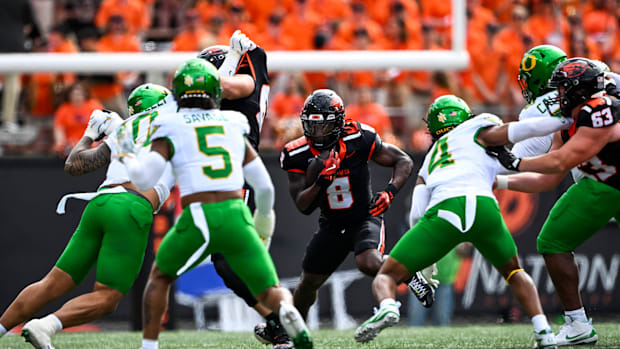  Oregon State Beavers running back Jam Griffin (8) carries the ball during the first half of the annual rivalry game 