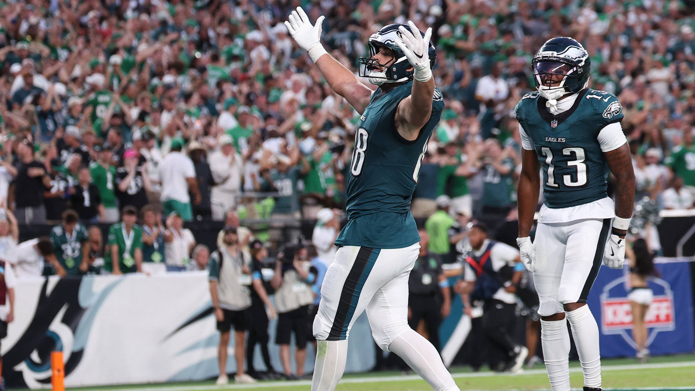 Dallas Goedert Takes Big Step Toward Another Eagles Record With Monster Week 1