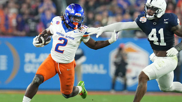 Boise State Broncos running back Ashton Jeanty (2) runs past Penn State Nittany Lions linebacker