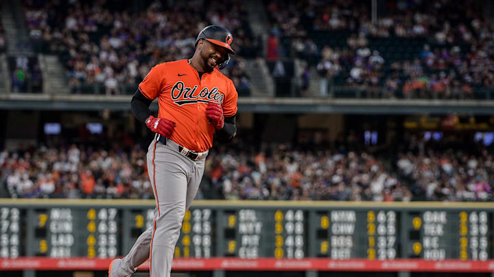 Eloy Jiménez signed with the Tampa Bay Rays on a minor league contract.