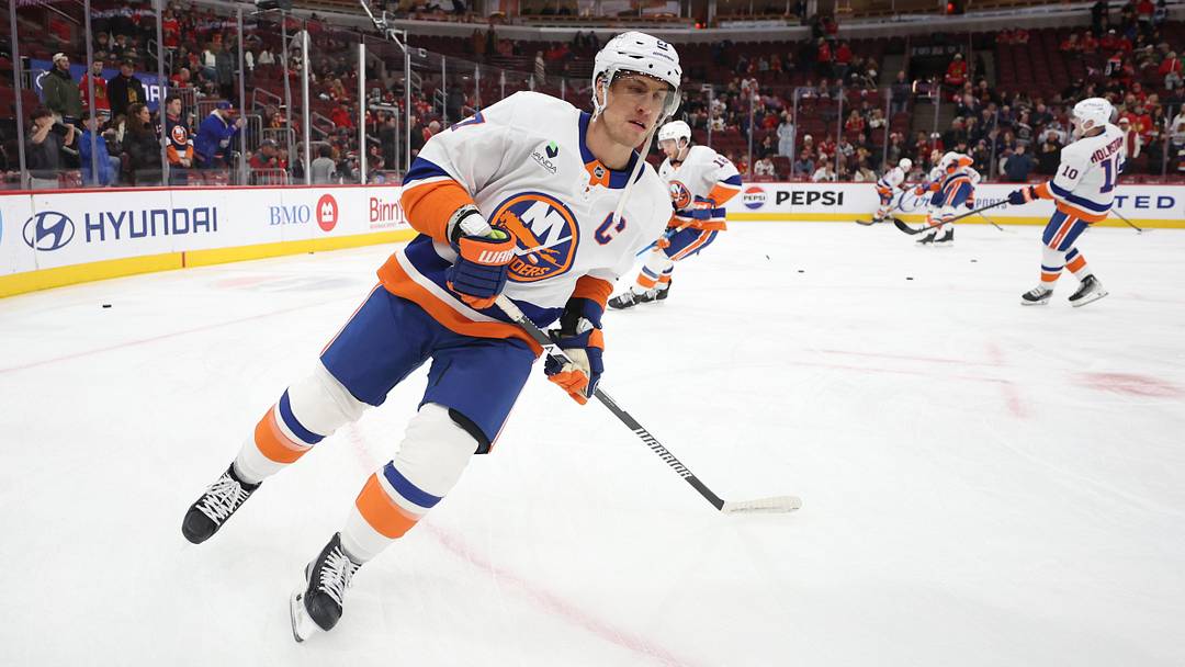Dec 30, 2025; Chicago, Illinois, USA; New York Islanders left wing Anders Lee (27) warms up before a game against the Chicago Blackhawks at United Center. Mandatory Credit: Talia Sprague-Imagn Images
