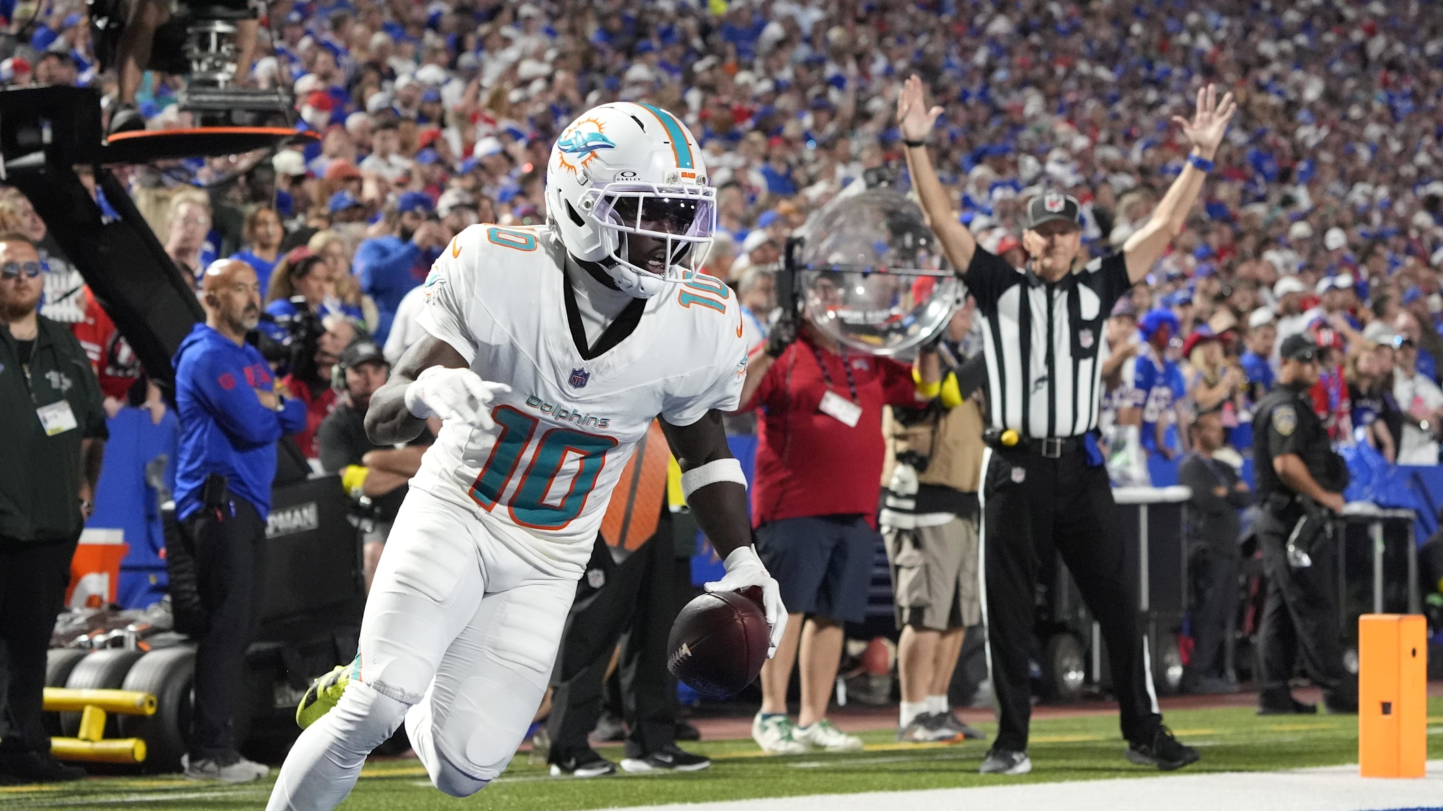 Tyreek Hill sends candid message on Dolphins HC Mike McDaniel amid firing rumors