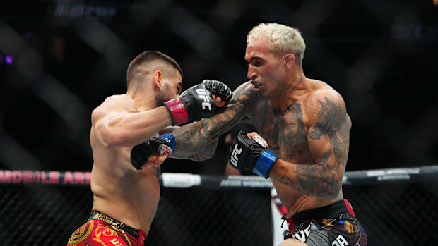 Charles Oliveira fighting Ilia Topuri
