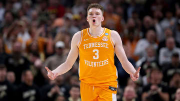 Dalton Knecht es un gran lanzador desde los tres puntos