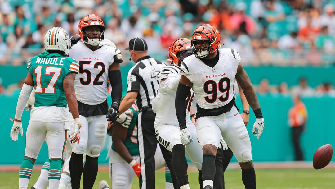 Cincinnati Bengals defensive end Myles Murphy vs Miami Dolphins