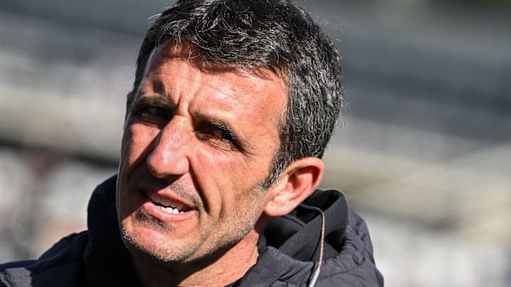 Stéphane Gilli est le coach du Paris FC. Stéphane Gilli est le coach du Paris FC.