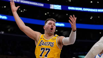 Golden State Warriors v Los Angeles Lakers