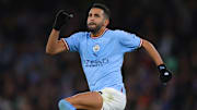 Riyad Mahrez vient d'inscrire un magnifique coup franc et met déjà les siens à l'abris 