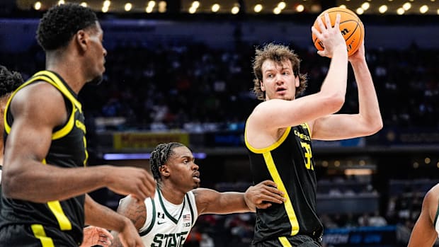 Michigan State forward Coen Carr (55) defends Oregon center Nate Bittle (32)