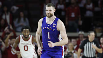 Kansas Jayhawks center Hunter Dickinson should be in contention for national player of the year.