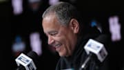 Houston head coach Kelvin Sampson 