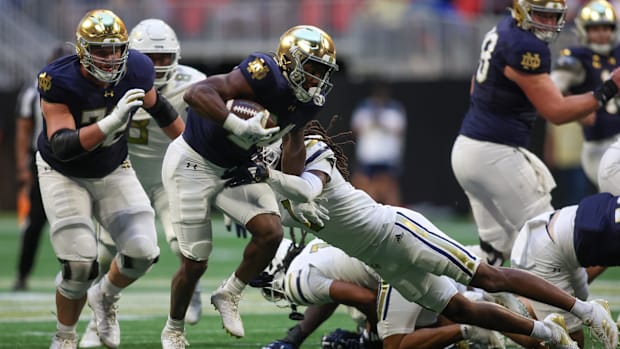 Jadarian Price runs the ball for Notre Dame against Georgia Tec