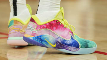 Los Angeles Lakers forward LeBron James's Nike basketball shoes have recently been marked down by 39% online.