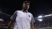 El técnico serbio Veljko Paunovic mostró un semblante muy serio al ver la goleada de los Tigres.